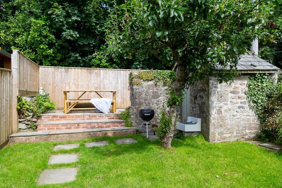 Charlestown Cottage, Woodburner, Gardens & Parking Exterior photo
